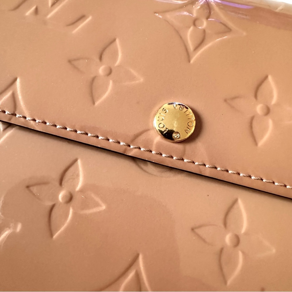 💕 LOUIS VUITTON Authentic Neutral Pale Pink Patent Leather Wallet. - Picture 3 of 12